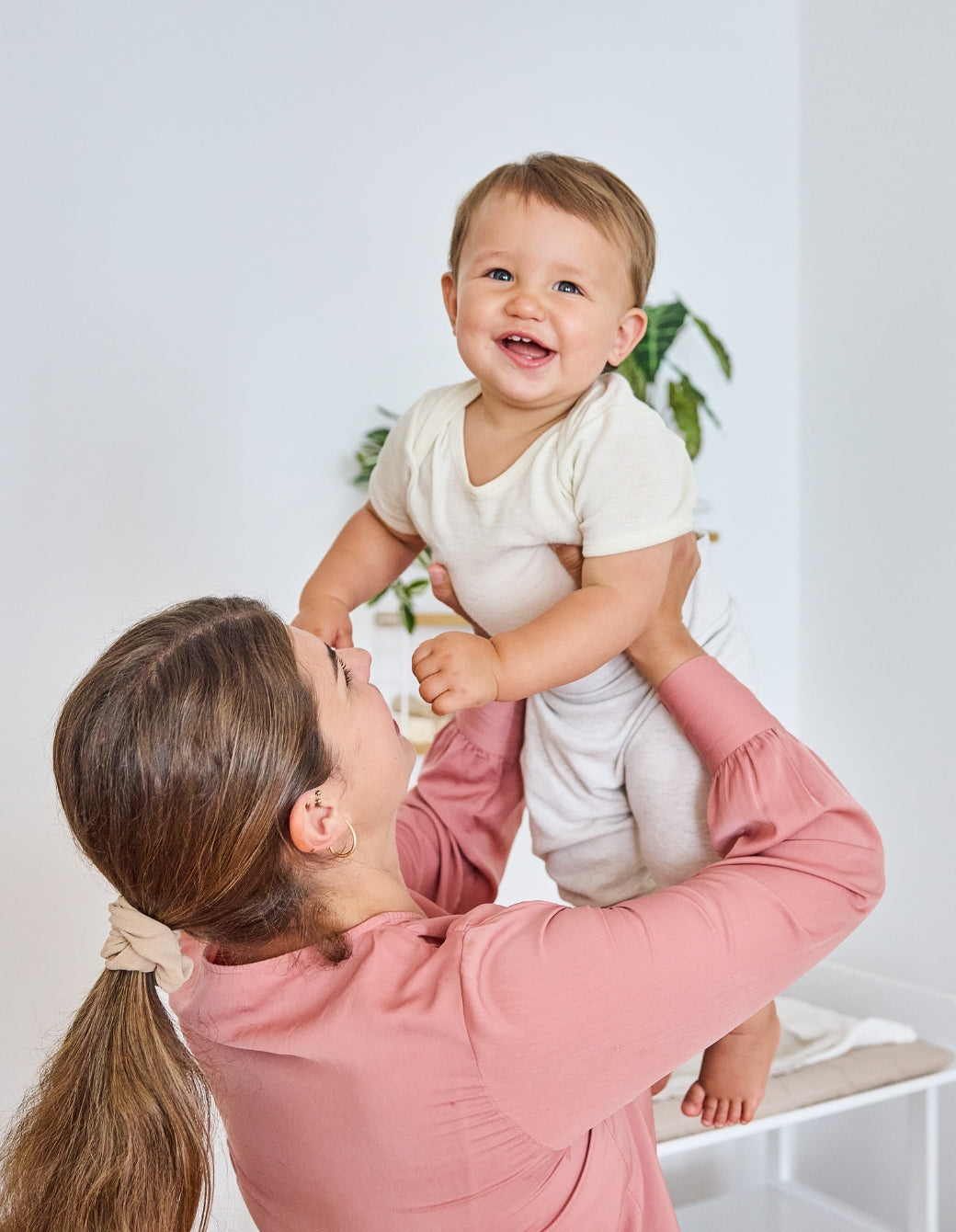 Mama mit Kind happy
